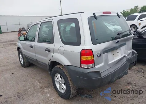 2005 Ford Escape Xls z USA, uszkodzony, nr VIN 1FMYU02Z15KB85699